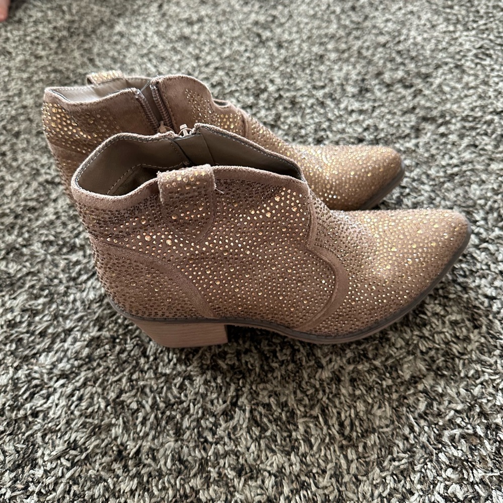 Elegant Tan Ankle Boots with Gold Accents